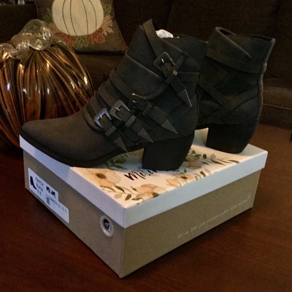 Mi im booties